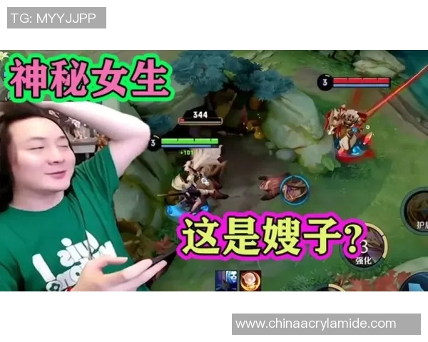 陪伴足球明星的神秘女生揭晓她的真实身份与故事